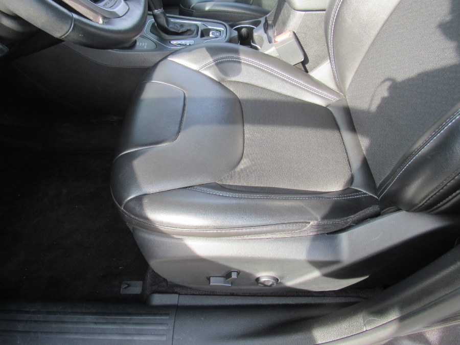 Used Jeep Cherokee Latitude Plus 4x4 2019 | NJ Used Cars Center. Irvington, New Jersey Used Jeep Cherokee Latitude Plus 4x4 2019 | NJ Used Cars Center. Irvington, New Jersey