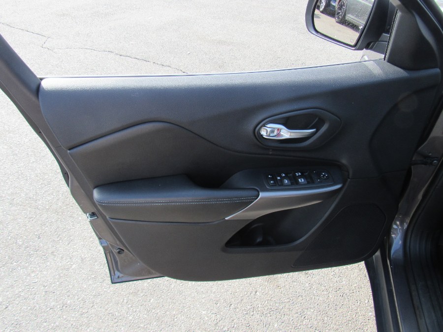 Used Jeep Cherokee Latitude Plus 4x4 2019 | NJ Used Cars Center. Irvington, New Jersey Used Jeep Cherokee Latitude Plus 4x4 2019 | NJ Used Cars Center. Irvington, New Jersey