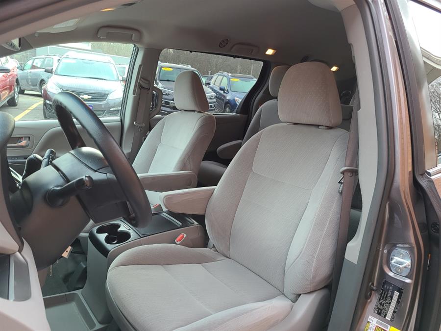 2016 Toyota Sienna 5dr 7-Pass Van LE, available for sale in Waterbury, Connecticut | National Auto Brokers, Inc.. Waterbury, Connecticut 2016 Toyota Sienna 5dr 7-Pass Van LE, available for sale in Waterbury, Connecticut | National Auto Brokers, Inc.. Waterbury, Connecticut