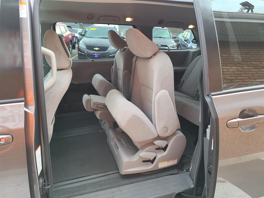 2016 Toyota Sienna 5dr 7-Pass Van LE, available for sale in Waterbury, Connecticut | National Auto Brokers, Inc.. Waterbury, Connecticut 2016 Toyota Sienna 5dr 7-Pass Van LE, available for sale in Waterbury, Connecticut | National Auto Brokers, Inc.. Waterbury, Connecticut