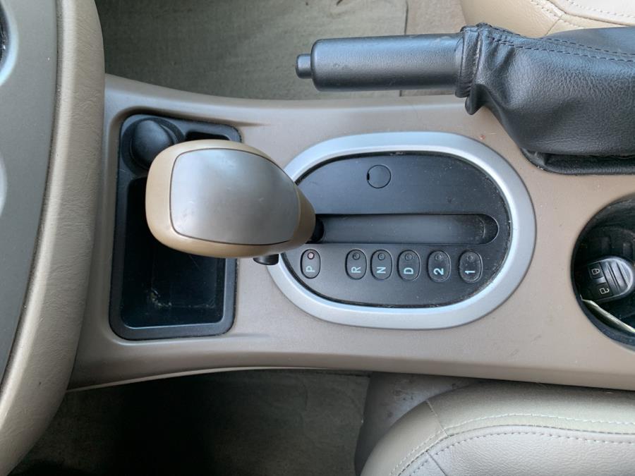 Used Ford Escape 4dr 3.0L Limited 4WD 2006 | Dealertown Auto Wholesalers. Milford, Connecticut Used Ford Escape 4dr 3.0L Limited 4WD 2006 | Dealertown Auto Wholesalers. Milford, Connecticut