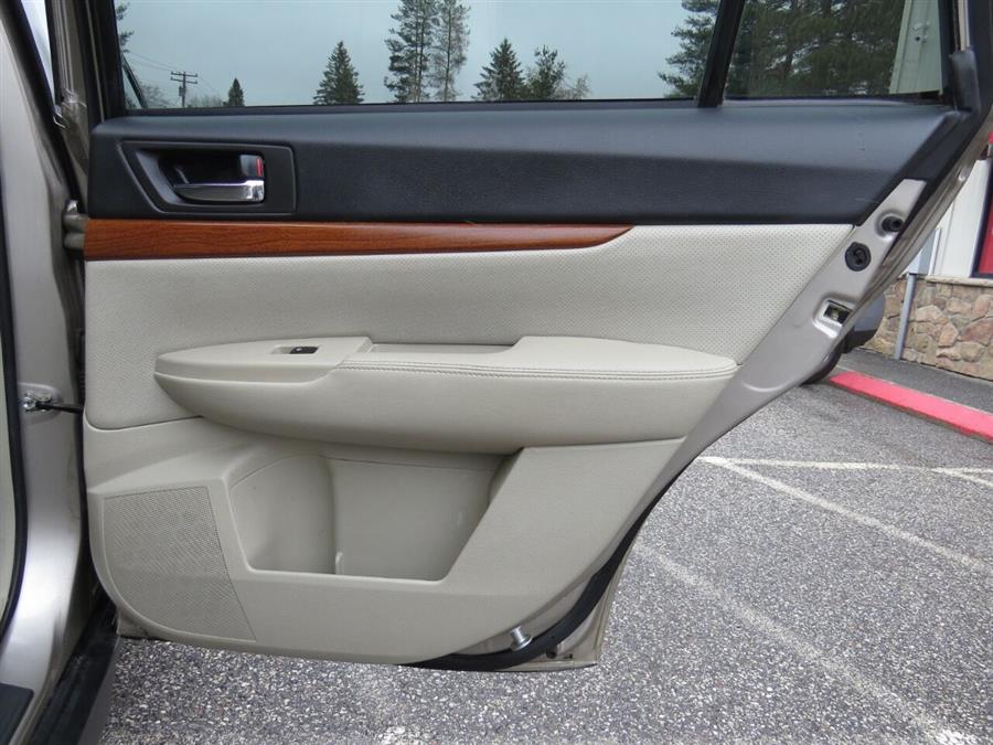 Used Subaru Outback 2.5i Limited AWD 4dr Wagon 2014 | Lake City Exports Inc. Auburn, Maine Used Subaru Outback 2.5i Limited AWD 4dr Wagon 2014 | Lake City Exports Inc. Auburn, Maine