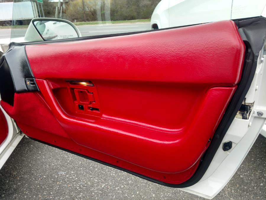Used Chevrolet Corvette 2dr Coupe Hatchback 1992 | Alpine Motors Inc. Wantagh, New York Used Chevrolet Corvette 2dr Coupe Hatchback 1992 | Alpine Motors Inc. Wantagh, New York