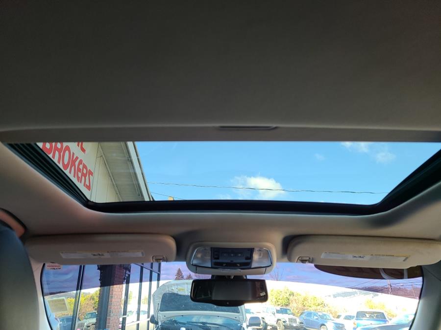 2012 Jeep Grand Cherokee 4WD 4dr Limited HEMI, available for sale in Waterbury, Connecticut | National Auto Brokers, Inc.. Waterbury, Connecticut 2012 Jeep Grand Cherokee 4WD 4dr Limited HEMI, available for sale in Waterbury, Connecticut | National Auto Brokers, Inc.. Waterbury, Connecticut
