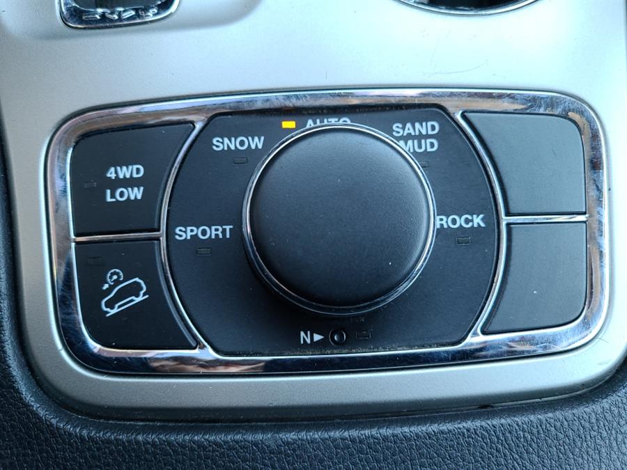 2012 Jeep Grand Cherokee 4WD 4dr Limited HEMI, available for sale in Waterbury, Connecticut | National Auto Brokers, Inc.. Waterbury, Connecticut 2012 Jeep Grand Cherokee 4WD 4dr Limited HEMI, available for sale in Waterbury, Connecticut | National Auto Brokers, Inc.. Waterbury, Connecticut