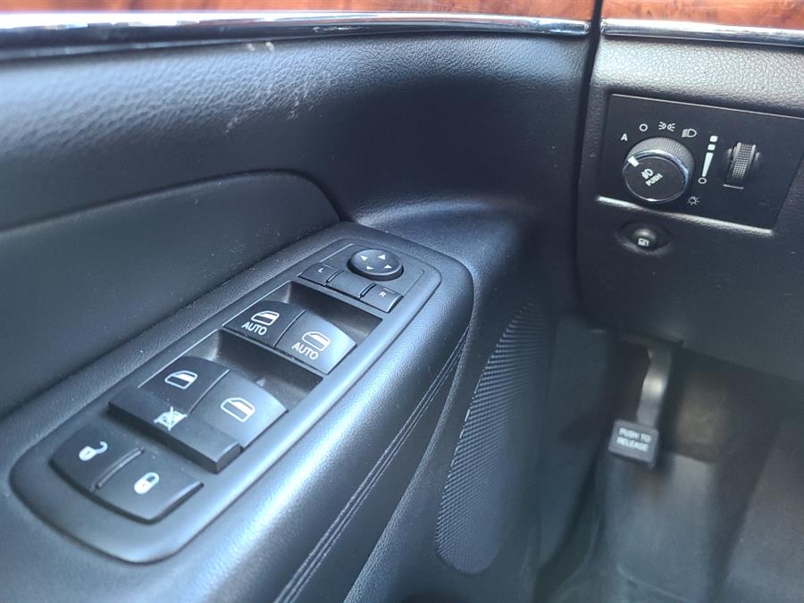 2012 Jeep Grand Cherokee 4WD 4dr Limited HEMI, available for sale in Waterbury, Connecticut | National Auto Brokers, Inc.. Waterbury, Connecticut 2012 Jeep Grand Cherokee 4WD 4dr Limited HEMI, available for sale in Waterbury, Connecticut | National Auto Brokers, Inc.. Waterbury, Connecticut