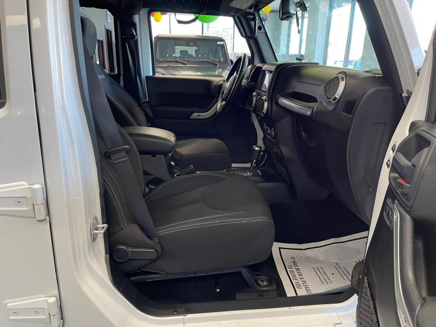 Used Jeep SAHARA Wrangler JK Unlimited Altitude 4x4 2018 | 5 Towns Drive. Inwood, New York Used Jeep SAHARA Wrangler JK Unlimited Altitude 4x4 2018 | 5 Towns Drive. Inwood, New York