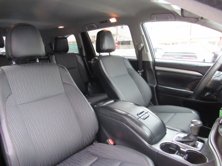 Used Toyota Highlander LE PLUS AWD 2018 | Road Masters II INC. Middle Village, New York Used Toyota Highlander LE PLUS AWD 2018 | Road Masters II INC. Middle Village, New York