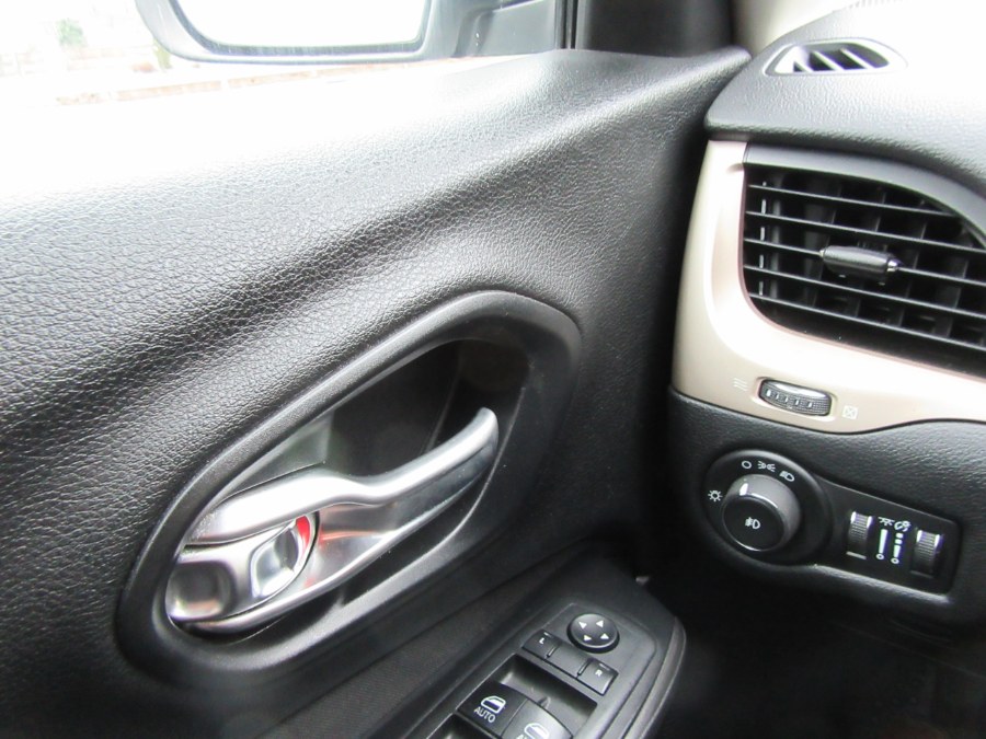2014 Jeep Cherokee FWD 4dr Latitude Altitude, available for sale in Little Ferry, New Jersey | Royalty Auto Sales. Little Ferry, New Jersey 2014 Jeep Cherokee FWD 4dr Latitude Altitude, available for sale in Little Ferry, New Jersey | Royalty Auto Sales. Little Ferry, New Jersey