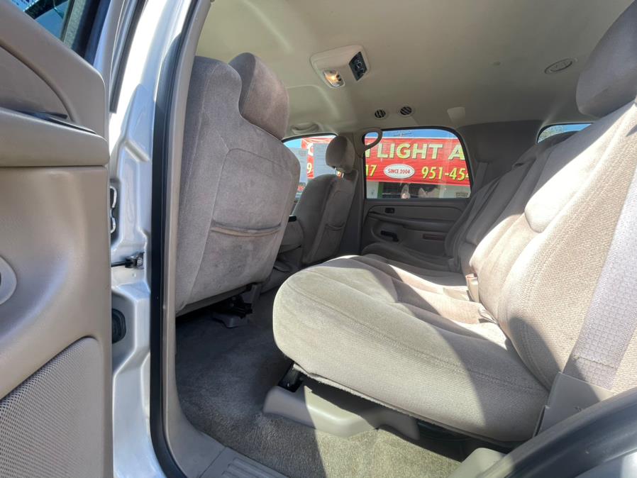 2005 GMC Yukon 4dr 1500 SLE, available for sale in Corona, California | Green Light Auto. Corona, California 2005 GMC Yukon 4dr 1500 SLE, available for sale in Corona, California | Green Light Auto. Corona, California