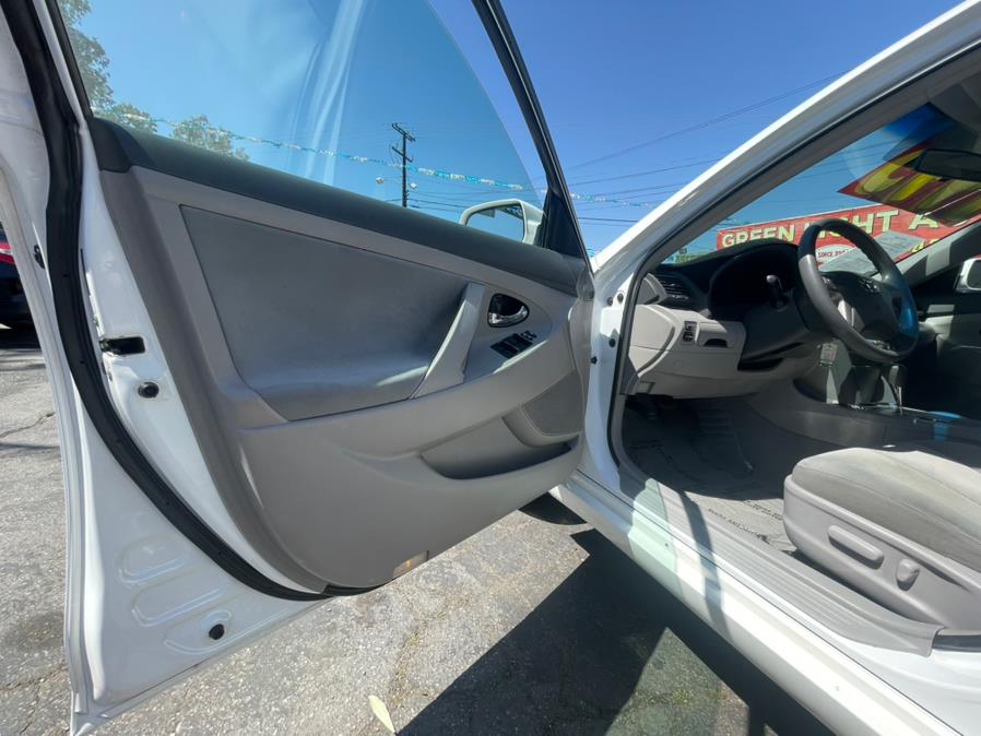 2009 Toyota Camry LE Sedan 4D, available for sale in Corona, California | Green Light Auto. Corona, California 2009 Toyota Camry LE Sedan 4D, available for sale in Corona, California | Green Light Auto. Corona, California