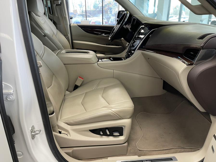 Used Cadillac Escalade 4WD 4dr Luxury 2017 | 5 Towns Drive. Inwood, New York Used Cadillac Escalade 4WD 4dr Luxury 2017 | 5 Towns Drive. Inwood, New York