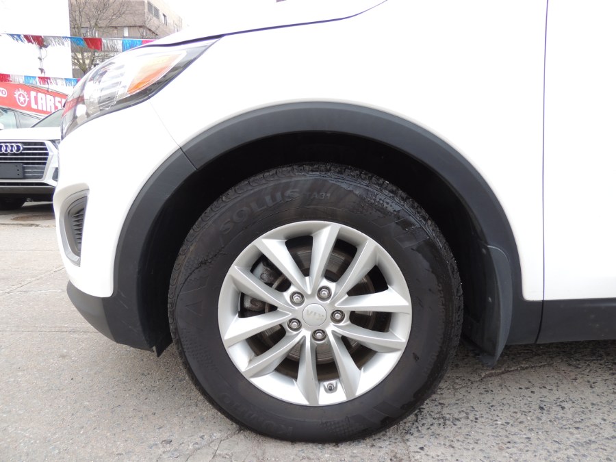 2016 Kia Sorento 4dr 2.4L LX, available for sale in Brooklyn, New York | Carsbuck Inc.. Brooklyn, New York 2016 Kia Sorento 4dr 2.4L LX, available for sale in Brooklyn, New York | Carsbuck Inc.. Brooklyn, New York