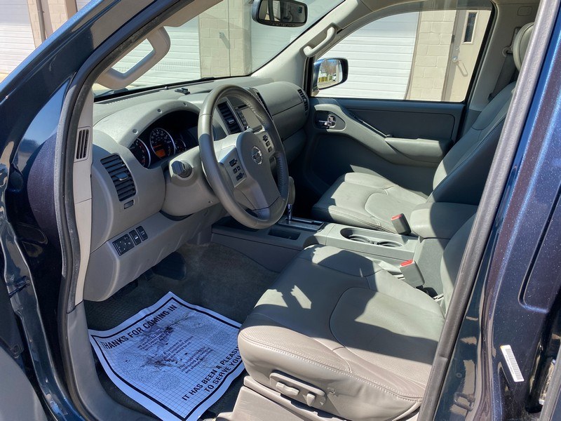 Used Nissan Frontier 4WD Crew Cab SWB Auto SL 2014 | Union Street Auto Sales. West Springfield, Massachusetts Used Nissan Frontier 4WD Crew Cab SWB Auto SL 2014 | Union Street Auto Sales. West Springfield, Massachusetts