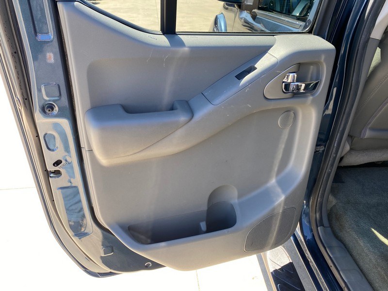 Used Nissan Frontier 4WD Crew Cab SWB Auto SL 2014 | Union Street Auto Sales. West Springfield, Massachusetts Used Nissan Frontier 4WD Crew Cab SWB Auto SL 2014 | Union Street Auto Sales. West Springfield, Massachusetts