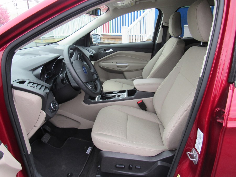 Used Ford Escape SE 4WD 2019 | NJ Used Cars Center. Irvington, New Jersey Used Ford Escape SE 4WD 2019 | NJ Used Cars Center. Irvington, New Jersey