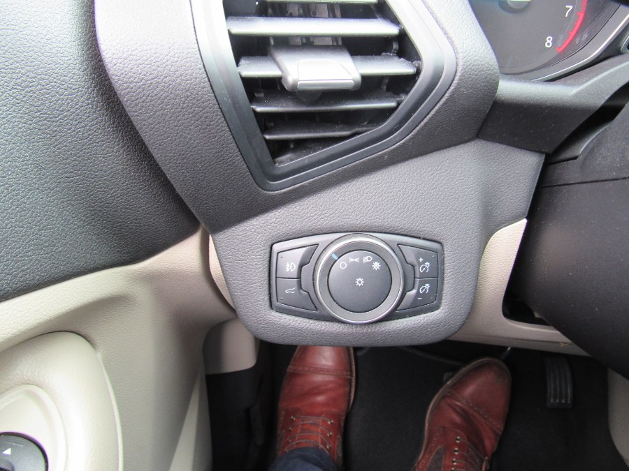 Used Ford Escape SE 4WD 2019 | NJ Used Cars Center. Irvington, New Jersey Used Ford Escape SE 4WD 2019 | NJ Used Cars Center. Irvington, New Jersey
