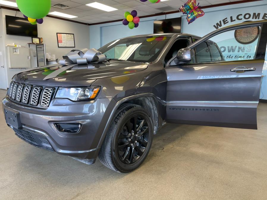 Used Jeep Grand Cherokee Altitude 4x4 2018 | 5 Towns Drive. Inwood, New York Used Jeep Grand Cherokee Altitude 4x4 2018 | 5 Towns Drive. Inwood, New York