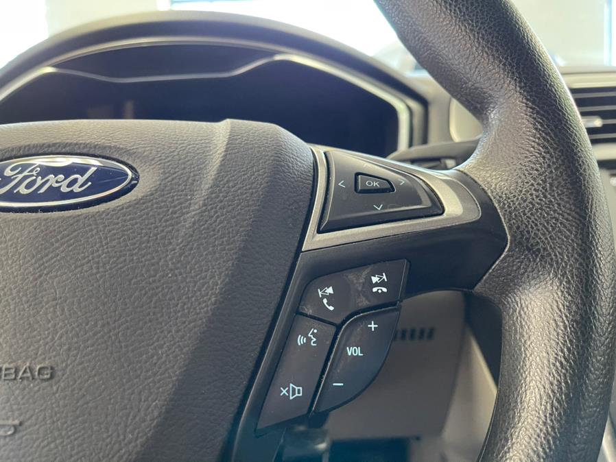 Used Ford Fusion SE FWD 2017 | 5 Towns Drive. Inwood, New York Used Ford Fusion SE FWD 2017 | 5 Towns Drive. Inwood, New York