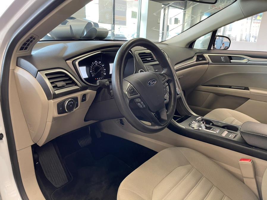 Used Ford Fusion SE FWD 2017 | 5 Towns Drive. Inwood, New York Used Ford Fusion SE FWD 2017 | 5 Towns Drive. Inwood, New York