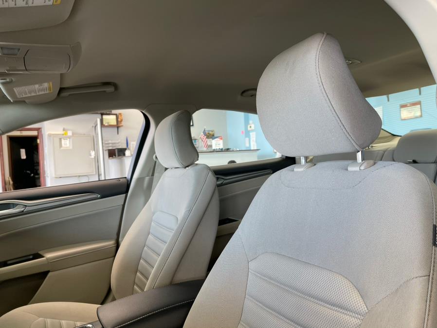 Used Ford Fusion SE FWD 2017 | 5 Towns Drive. Inwood, New York Used Ford Fusion SE FWD 2017 | 5 Towns Drive. Inwood, New York