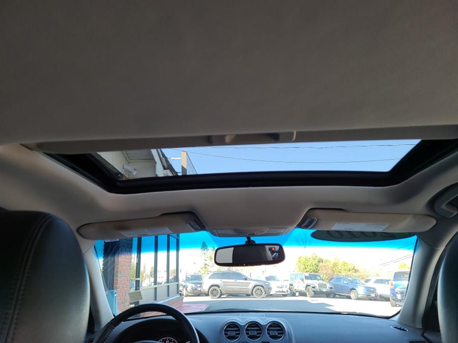 2010 Nissan Altima 4dr Sdn 2.5 SL, available for sale in Waterbury, Connecticut | National Auto Brokers, Inc.. Waterbury, Connecticut 2010 Nissan Altima 4dr Sdn 2.5 SL, available for sale in Waterbury, Connecticut | National Auto Brokers, Inc.. Waterbury, Connecticut