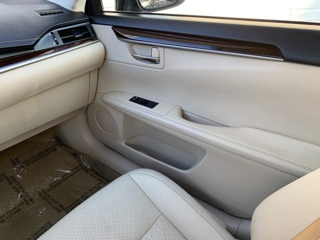 2013 Lexus Es 350 4dr Sdn, available for sale in Forestville, Maryland | Valentine Motor Company. Forestville, Maryland 2013 Lexus Es 350 4dr Sdn, available for sale in Forestville, Maryland | Valentine Motor Company. Forestville, Maryland