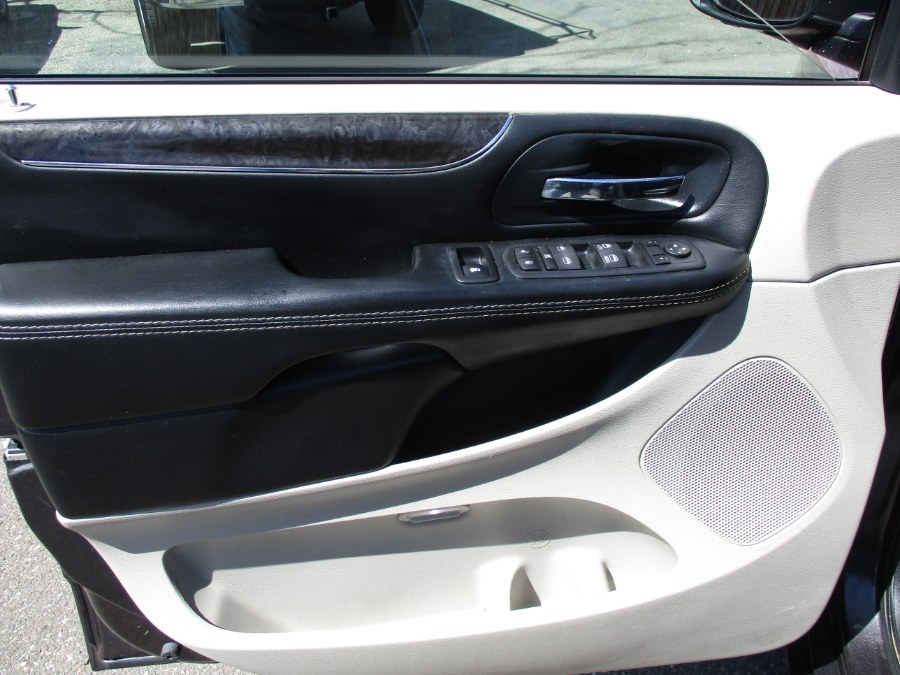 2016 Chrysler Town & Country 4dr Wgn Touring, available for sale in West Babylon, New York | New Gen Auto Group. West Babylon, New York 2016 Chrysler Town & Country 4dr Wgn Touring, available for sale in West Babylon, New York | New Gen Auto Group. West Babylon, New York