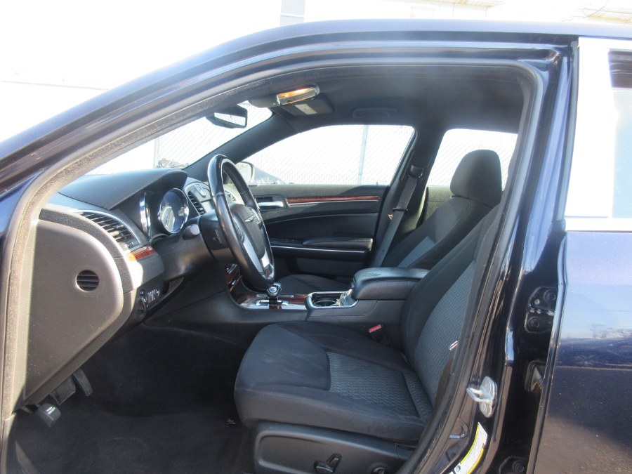 Used Chrysler 300 4dr Sdn V6 RWD 2012 | Route 27 Auto Mall. Linden, New Jersey Used Chrysler 300 4dr Sdn V6 RWD 2012 | Route 27 Auto Mall. Linden, New Jersey
