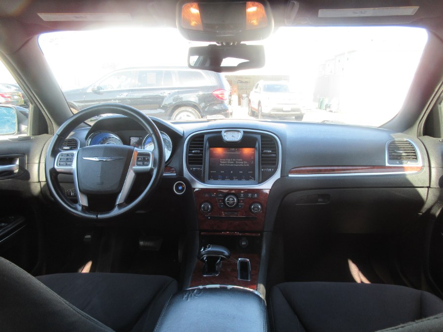 Used Chrysler 300 4dr Sdn V6 RWD 2012 | Route 27 Auto Mall. Linden, New Jersey Used Chrysler 300 4dr Sdn V6 RWD 2012 | Route 27 Auto Mall. Linden, New Jersey