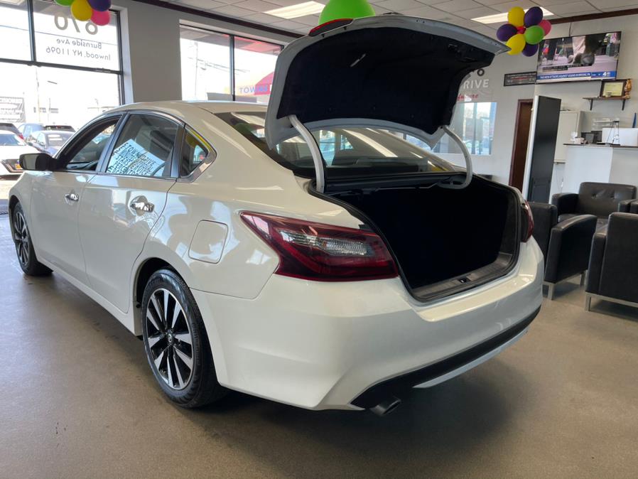 Used Nissan Altima 2.5 SV Sedan 2018 | 5 Towns Drive. Inwood, New York Used Nissan Altima 2.5 SV Sedan 2018 | 5 Towns Drive. Inwood, New York