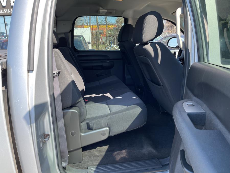 Used GMC Sierra 1500 4WD Crew Cab 143.5" SLE 2011 | 5 Towns Drive. Inwood, New York Used GMC Sierra 1500 4WD Crew Cab 143.5" SLE 2011 | 5 Towns Drive. Inwood, New York