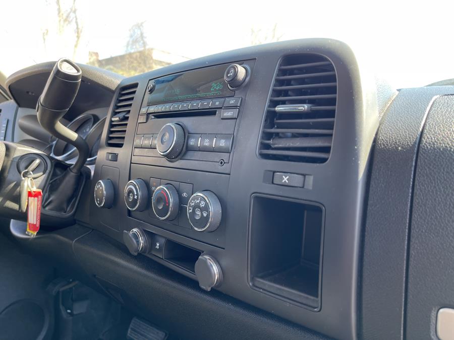 Used GMC Sierra 1500 4WD Crew Cab 143.5" SLE 2011 | 5 Towns Drive. Inwood, New York Used GMC Sierra 1500 4WD Crew Cab 143.5" SLE 2011 | 5 Towns Drive. Inwood, New York