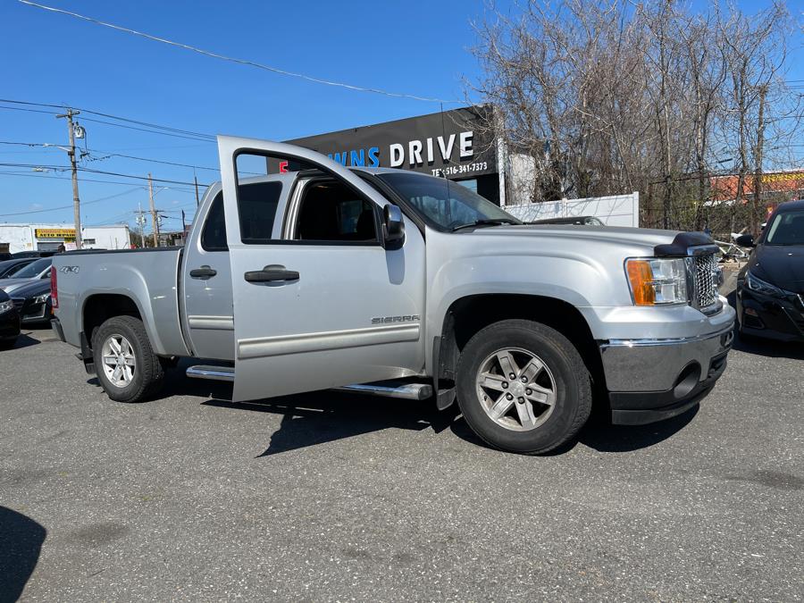 Used GMC Sierra 1500 4WD Crew Cab 143.5" SLE 2011 | 5 Towns Drive. Inwood, New York Used GMC Sierra 1500 4WD Crew Cab 143.5" SLE 2011 | 5 Towns Drive. Inwood, New York