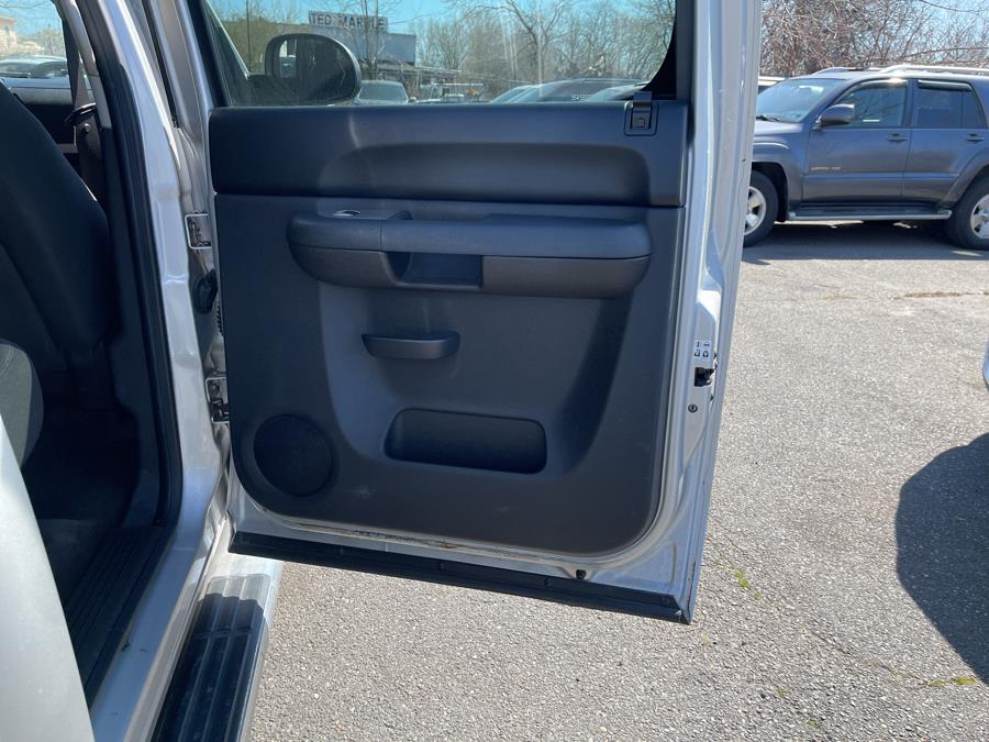Used GMC Sierra 1500 4WD Crew Cab 143.5" SLE 2011 | 5 Towns Drive. Inwood, New York Used GMC Sierra 1500 4WD Crew Cab 143.5" SLE 2011 | 5 Towns Drive. Inwood, New York