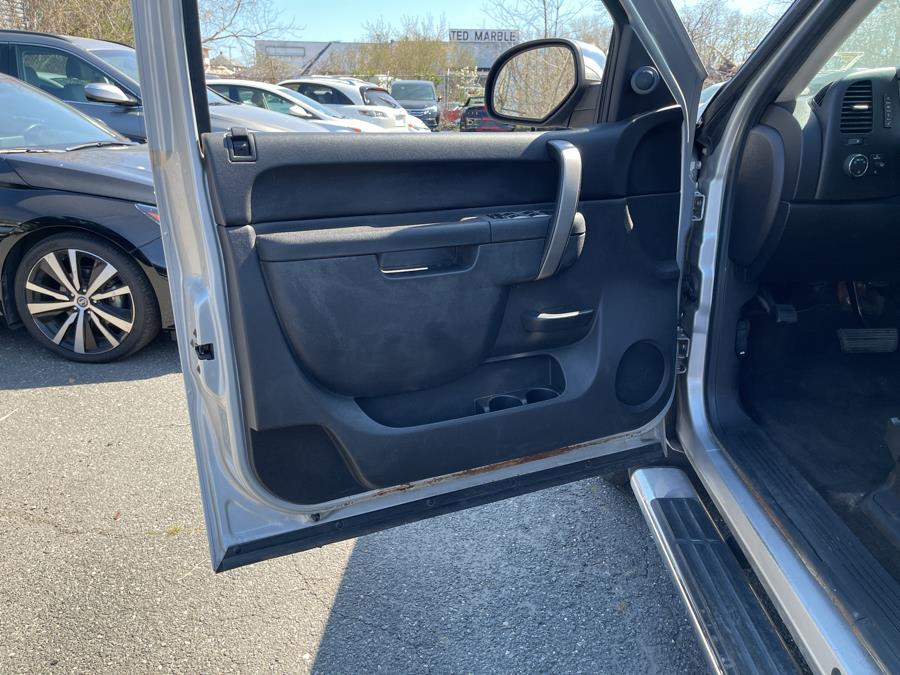 Used GMC Sierra 1500 4WD Crew Cab 143.5" SLE 2011 | 5 Towns Drive. Inwood, New York Used GMC Sierra 1500 4WD Crew Cab 143.5" SLE 2011 | 5 Towns Drive. Inwood, New York