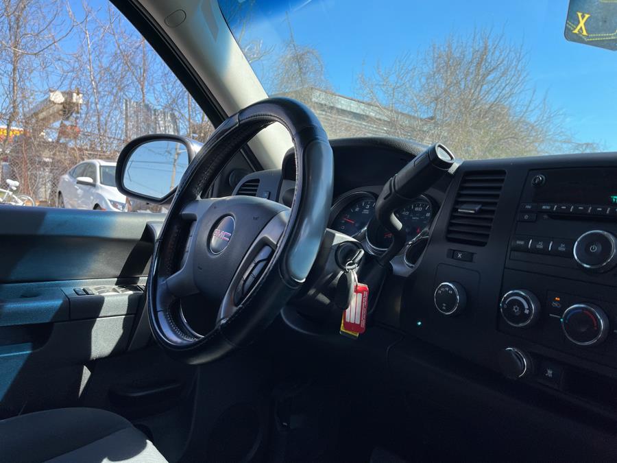 Used GMC Sierra 1500 4WD Crew Cab 143.5" SLE 2011 | 5 Towns Drive. Inwood, New York Used GMC Sierra 1500 4WD Crew Cab 143.5" SLE 2011 | 5 Towns Drive. Inwood, New York