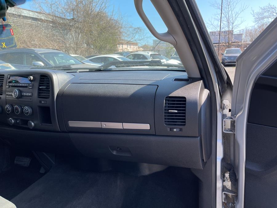 Used GMC Sierra 1500 4WD Crew Cab 143.5" SLE 2011 | 5 Towns Drive. Inwood, New York Used GMC Sierra 1500 4WD Crew Cab 143.5" SLE 2011 | 5 Towns Drive. Inwood, New York