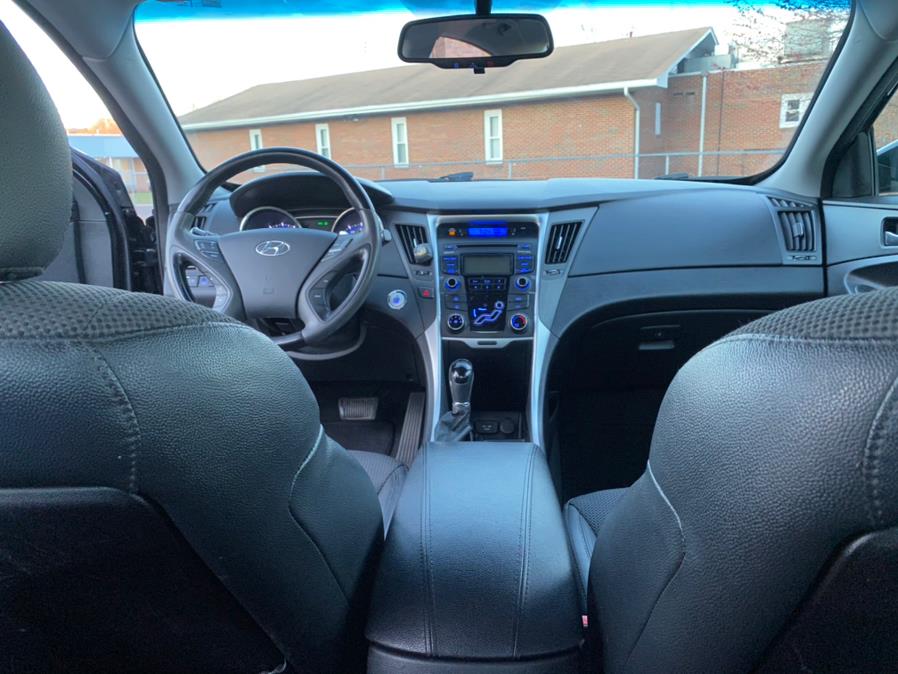 Used Hyundai Sonata 4dr Sdn 2.4L Auto Limited PZEV 2013 | Supreme Automotive. New Britain, Connecticut Used Hyundai Sonata 4dr Sdn 2.4L Auto Limited PZEV 2013 | Supreme Automotive. New Britain, Connecticut
