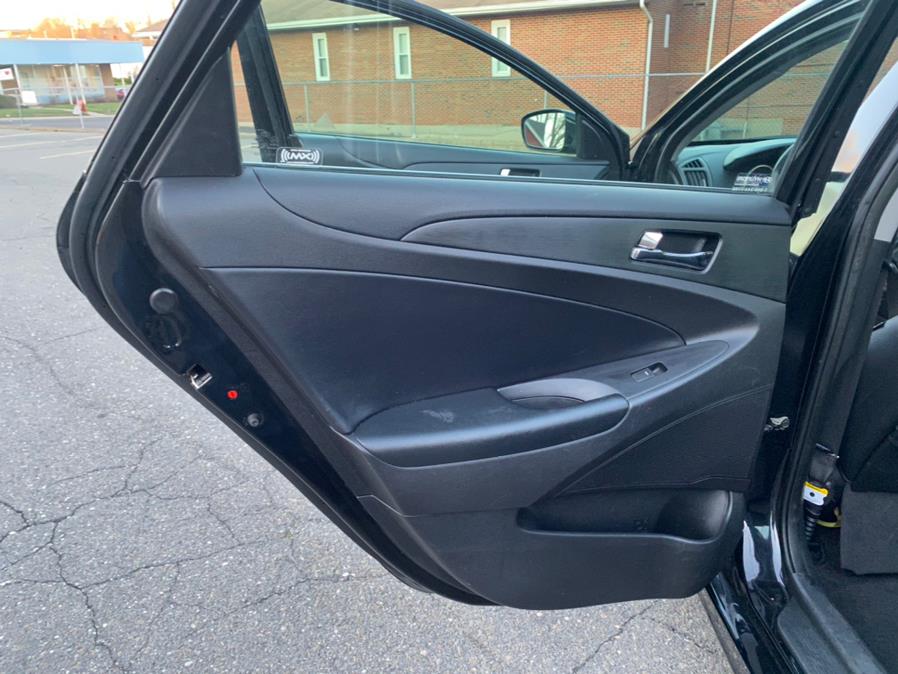 Used Hyundai Sonata 4dr Sdn 2.4L Auto Limited PZEV 2013 | Supreme Automotive. New Britain, Connecticut Used Hyundai Sonata 4dr Sdn 2.4L Auto Limited PZEV 2013 | Supreme Automotive. New Britain, Connecticut