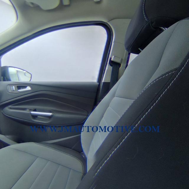 2016 Ford Escape 4WD 4dr SE, available for sale in Naugatuck, Connecticut | J&M Automotive Sls&Svc LLC. Naugatuck, Connecticut 2016 Ford Escape 4WD 4dr SE, available for sale in Naugatuck, Connecticut | J&M Automotive Sls&Svc LLC. Naugatuck, Connecticut