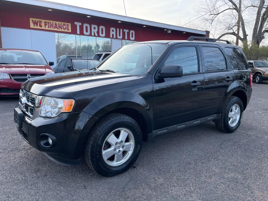 2011 Ford Escape 4WD V6 XLT w/ Sunroof, available for sale in East Windsor, Connecticut | Toro Auto. East Windsor, Connecticut