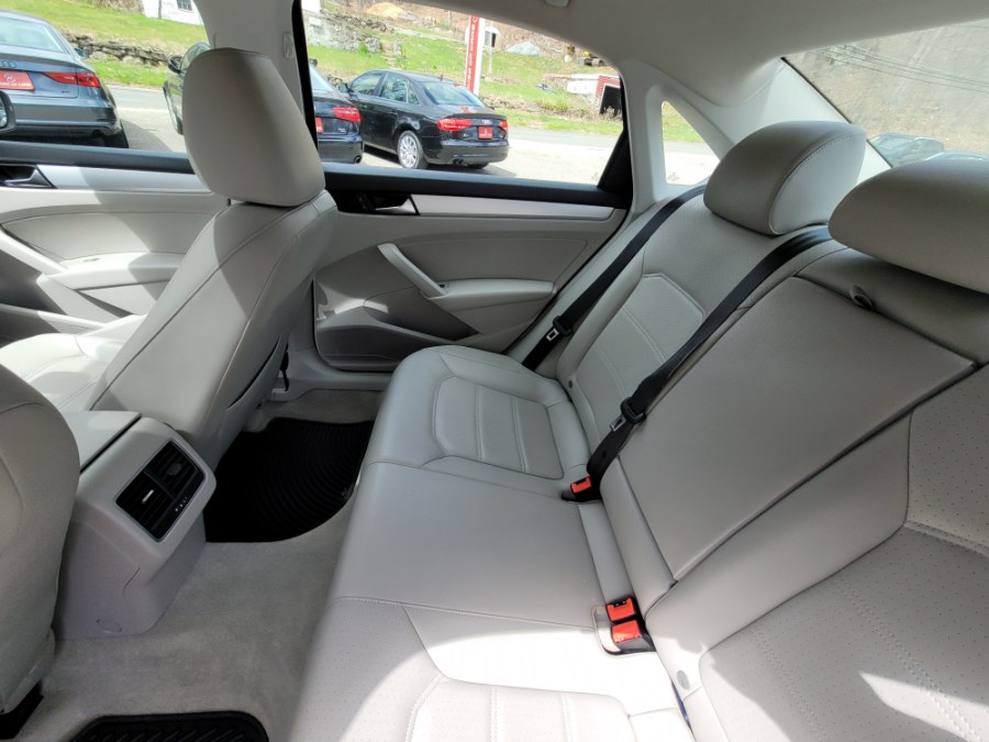 Used Volkswagen Passat 4dr Sdn 2.0L DSG TDI SE w/Sunroof & Nav 2013 | House of Cars. Watertown, Connecticut Used Volkswagen Passat 4dr Sdn 2.0L DSG TDI SE w/Sunroof & Nav 2013 | House of Cars. Watertown, Connecticut