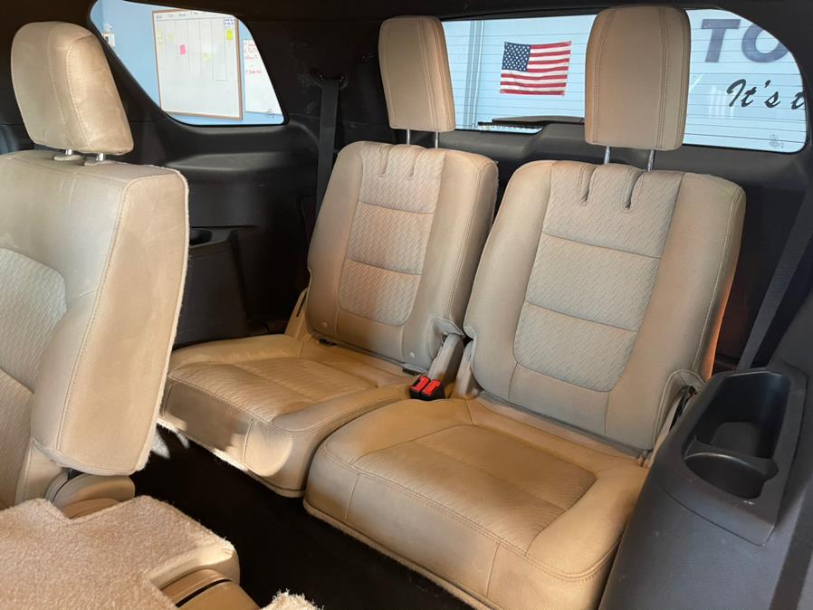 Used Ford Explorer FWD 4dr Base 2016 | 5 Towns Drive. Inwood, New York Used Ford Explorer FWD 4dr Base 2016 | 5 Towns Drive. Inwood, New York