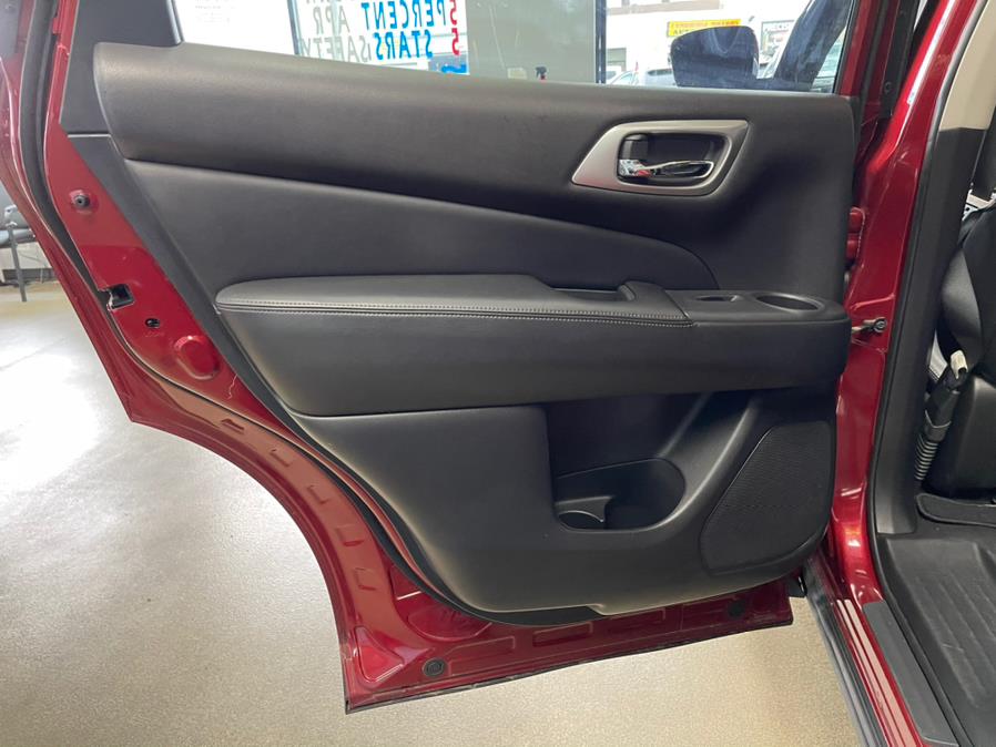 Used Nissan Pathfinder 4x4 SL 2017 | 5 Towns Drive. Inwood, New York Used Nissan Pathfinder 4x4 SL 2017 | 5 Towns Drive. Inwood, New York