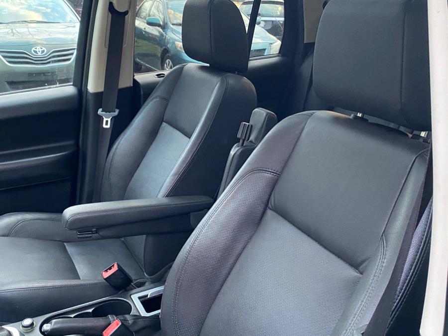 Used Land Rover LR2 AWD 4dr HSE 2009 | Lava Motors 2 Inc. Canton, Connecticut Used Land Rover LR2 AWD 4dr HSE 2009 | Lava Motors 2 Inc. Canton, Connecticut