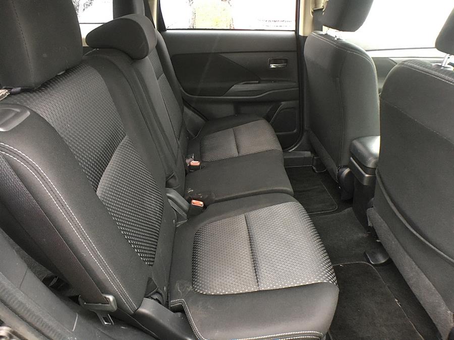 Used Mitsubishi Outlander 4WD 4dr SE 2016 | Smart Buy Auto Sales, LLC. Wallingford, Connecticut Used Mitsubishi Outlander 4WD 4dr SE 2016 | Smart Buy Auto Sales, LLC. Wallingford, Connecticut