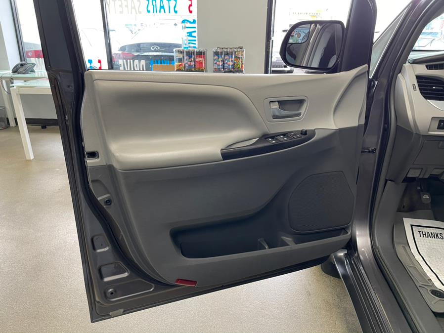 Used Toyota Sienna 5dr 7-Pass Van LE AAS FWD (Natl) 2015 | 5 Towns Drive. Inwood, New York Used Toyota Sienna 5dr 7-Pass Van LE AAS FWD (Natl) 2015 | 5 Towns Drive. Inwood, New York