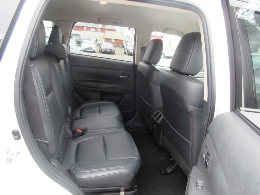 2019 Mitsubishi Outlander SEL FWD, available for sale in Linden, New Jersey | Route 27 Auto Mall. Linden, New Jersey 2019 Mitsubishi Outlander SEL FWD, available for sale in Linden, New Jersey | Route 27 Auto Mall. Linden, New Jersey