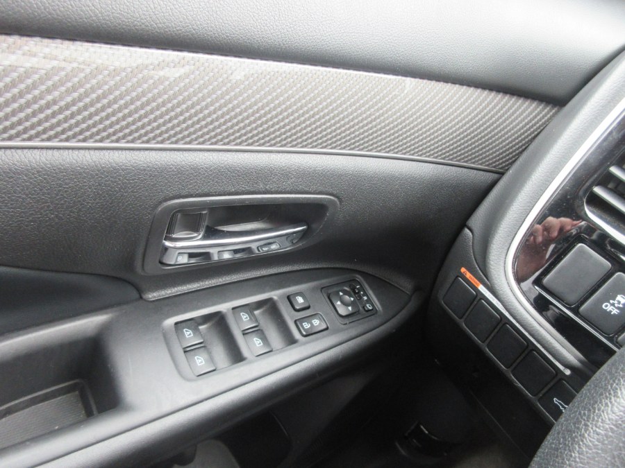 2019 Mitsubishi Outlander SEL FWD, available for sale in Linden, New Jersey | Route 27 Auto Mall. Linden, New Jersey 2019 Mitsubishi Outlander SEL FWD, available for sale in Linden, New Jersey | Route 27 Auto Mall. Linden, New Jersey